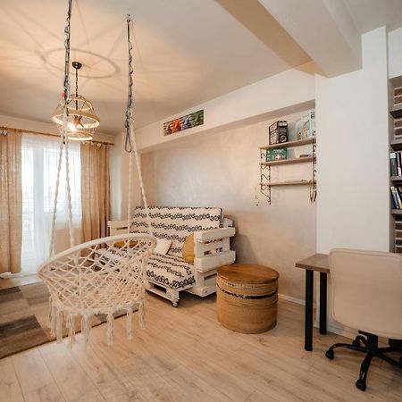 Apartmán Bright And Cozy Design Apt With Office Kluž Exteriér fotografie