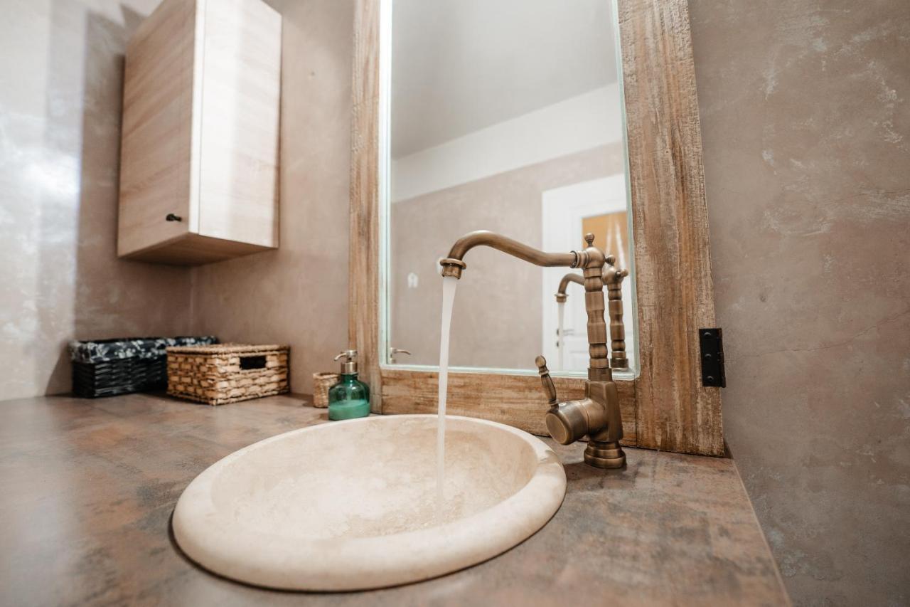 Apartmán Bright And Cozy Design Apt With Office Kluž Exteriér fotografie