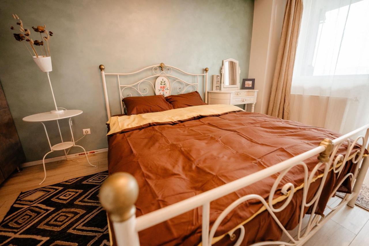 Apartmán Bright And Cozy Design Apt With Office Kluž Exteriér fotografie